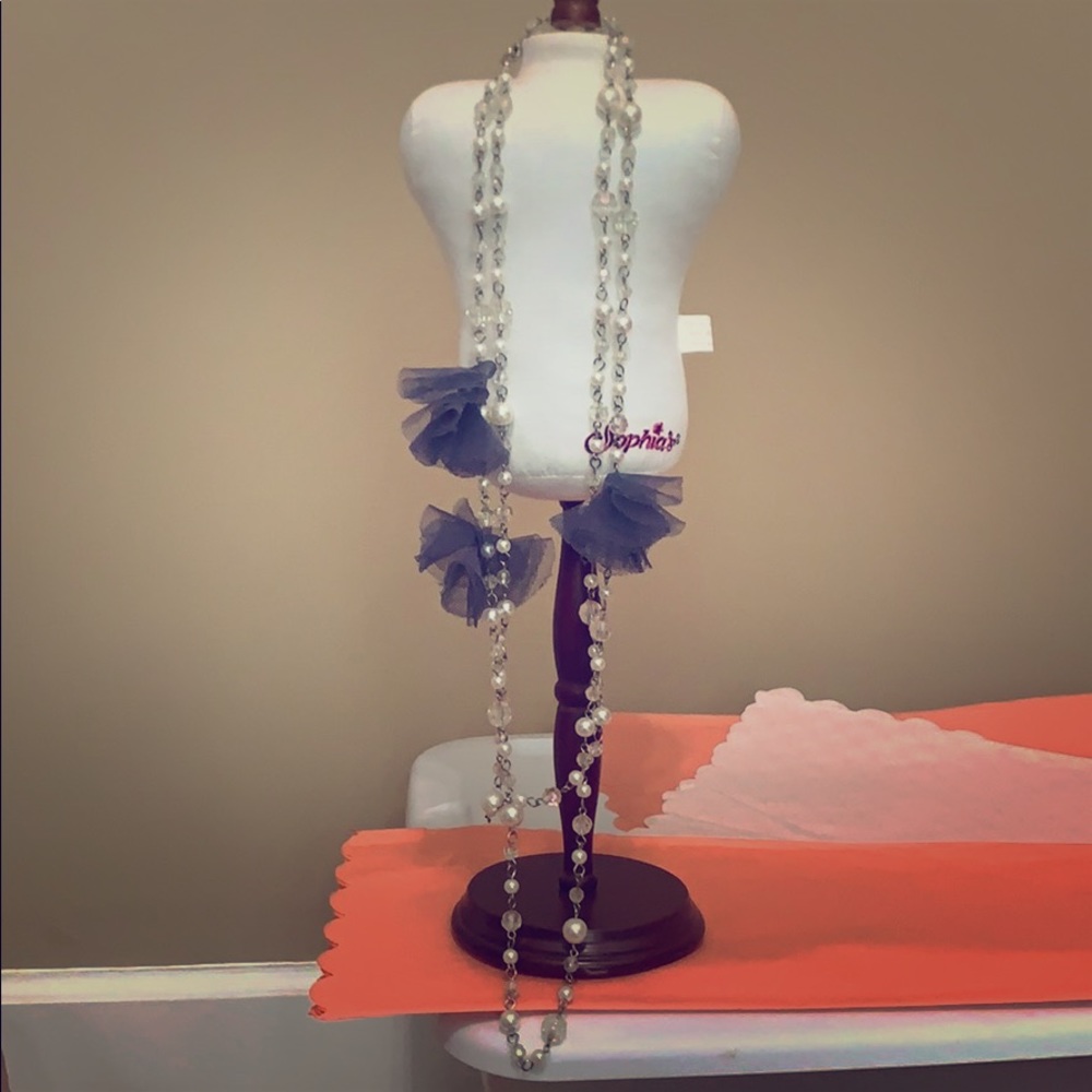 Unique Pearl and Bows Necklace